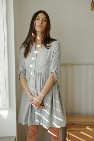 SAM STRIPE DRES SLATE/WHITE