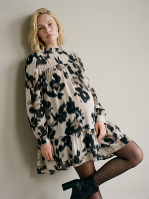 ELISABETH BEIGE
